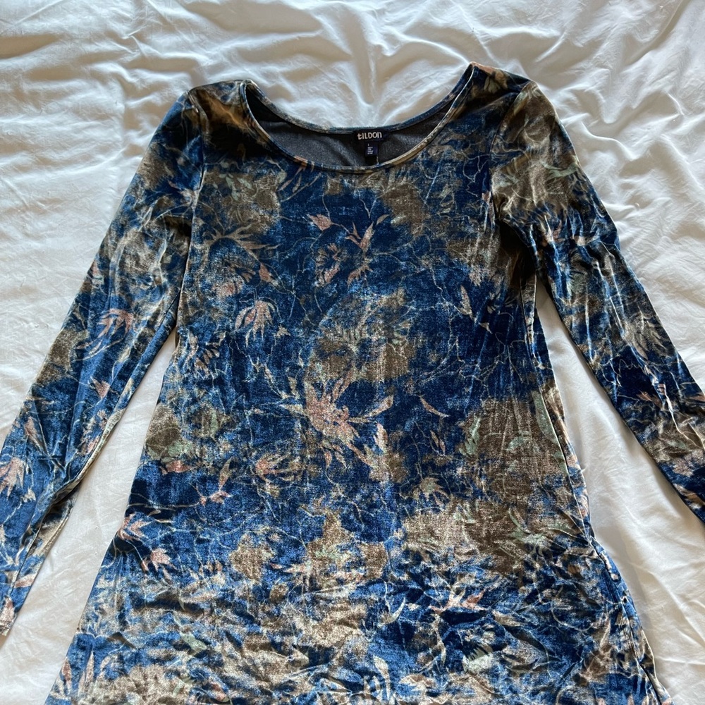 Tildon long sleeve velvet dress